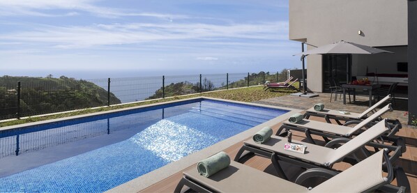 Pool - Great spacious tranquil 5-bed villa | VistaSerena (Raposeira Do Logarinho)