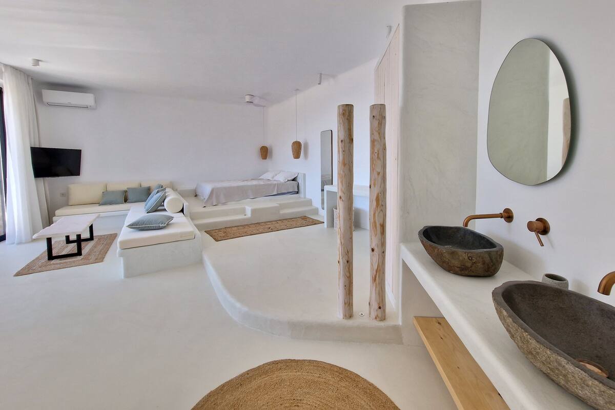 Design Apartment | 1 bedroom, in-room safe, soundproofing, iron/ironing board