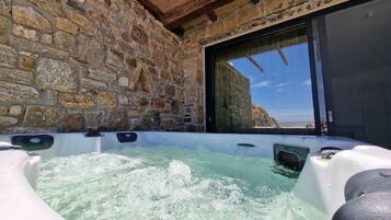 Design Apartment | Jetted tub