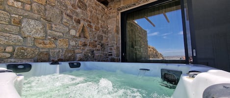 Design Apartment | Jetted bathtub