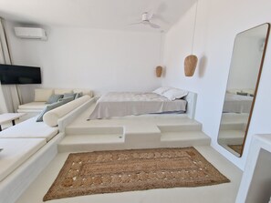Design Apartment | 1 bedroom, in-room safe, soundproofing, iron/ironing board - MvibesMykonos homes and studios (Mykonos)