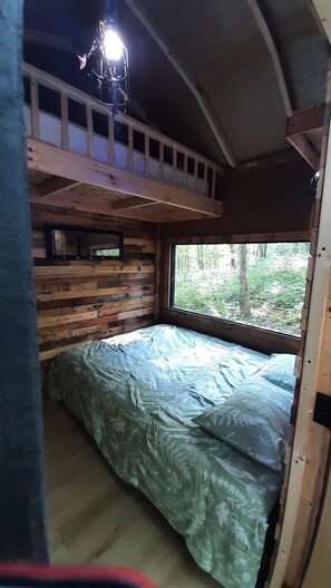 2 bedrooms, bed sheets
