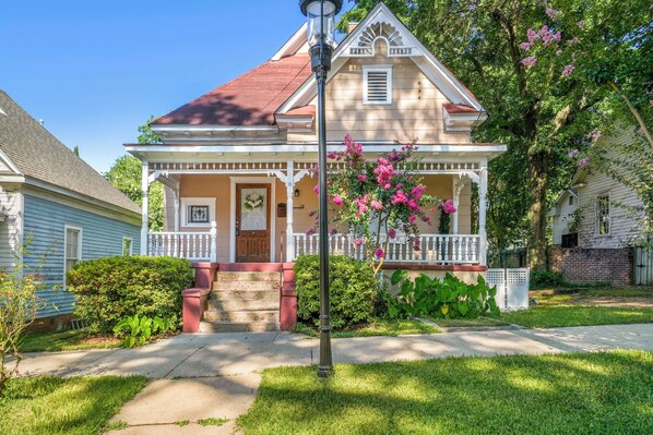Exterior - Newly renovated Victorian home with beautiful features in quiet neighborhood. (Montgomery)