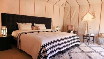 Luxe tweepersoonskamer, terras, uitzicht op de woestijn | Lakens van Egyptisch katoen, luxe beddengoed, Select Comfort-bedden