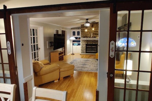 Smart TV, table tennis, books, computer monitors
