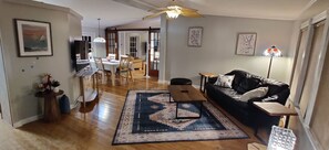 Smart TV, ping pong, books, computer monitors