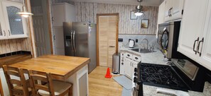Refrigerador, microondas, horno, placa de cocina