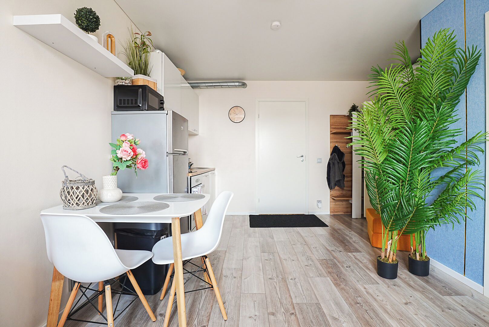 En 42-tommers Flatskjerm-TV med digitale kanaler