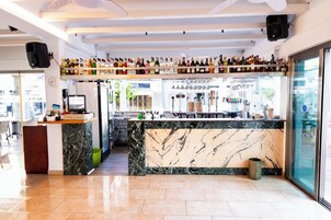 Bar (en la propiedad)