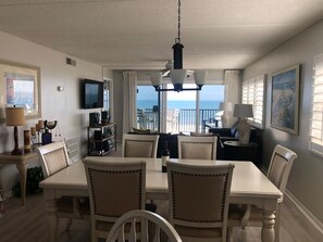 Dining - The Pelican at Amelia, corner unit with panoramic ocean views (Fernandina Beach)