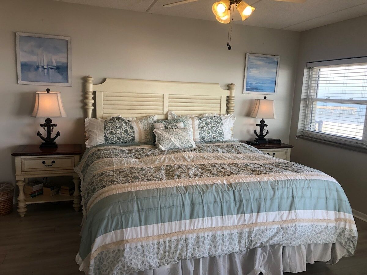 2 bedrooms, iron/ironing board, internet, bed sheets