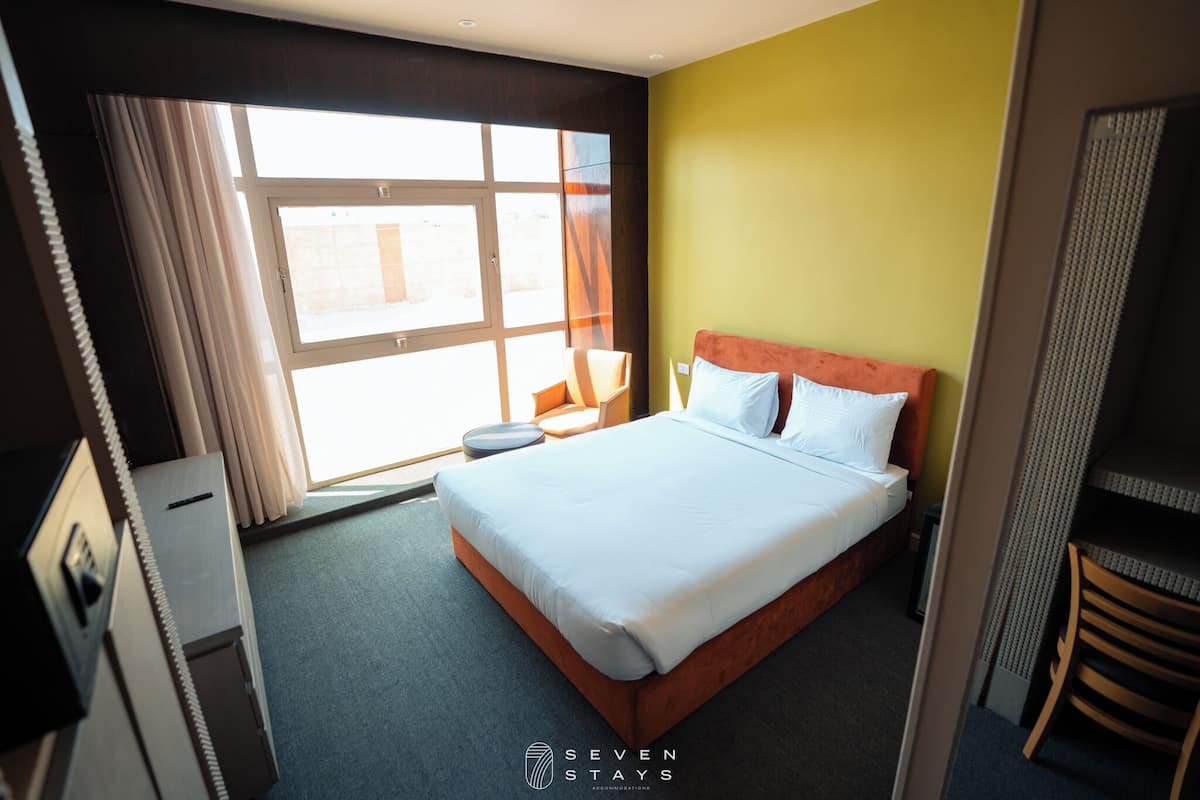 Habitació doble estàndard, 1 llit de matrimoni gran | Minibar, escriptori, wifi gratuïta i roba de llit 