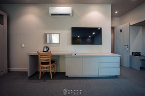 Junior Studio Suite, 1 King Bed with Sofa bed | Minibar, desk, free WiFi, bed sheets - Seven Stays Maadi (Cairo)