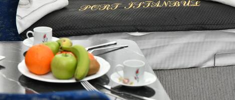 1 habitación, escritorio y cortinas blackout