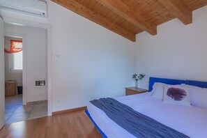 2 slaapkamers, een strijkplank/strijkijzer, gratis wifi, beddengoed
