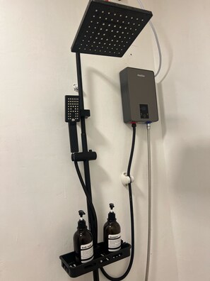 Bidet, towels, soap, shampoo - AP BUTANG HOSTEL (General Luna)
