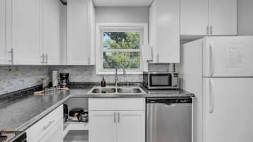 KylskÄp, mikrovÄgsugn, ugn och spishÀll