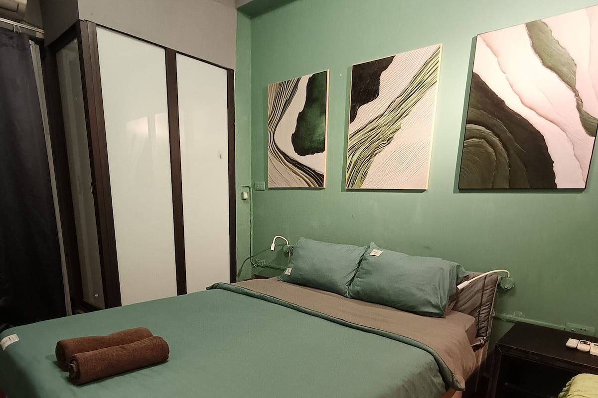 Blackout drapes, iron/ironing board, free WiFi