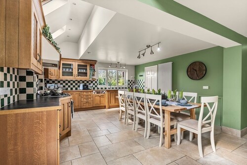 Lovely Large Cottage in The Oxfordshire Cotswolds