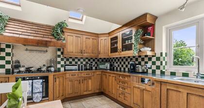 Lovely Large Cottage in The Oxfordshire Cotswolds