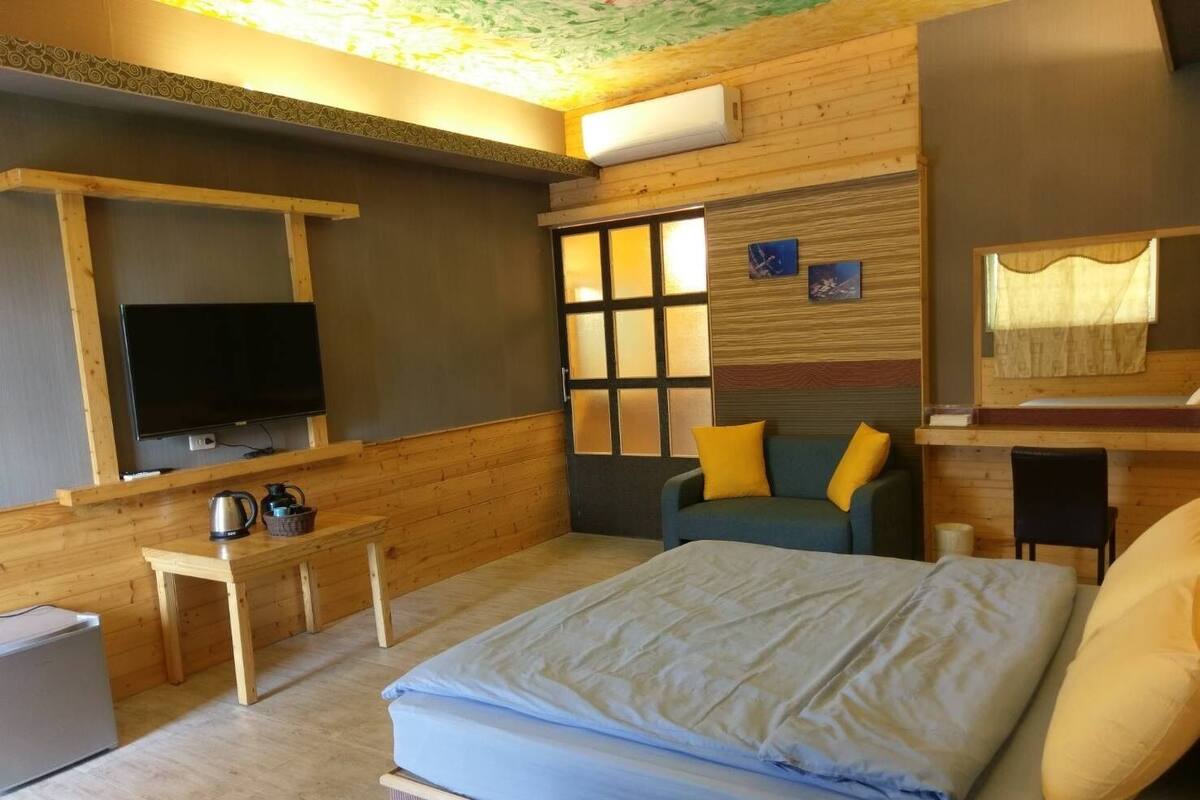 Classic Double Room | WiFi (free), individually decorated