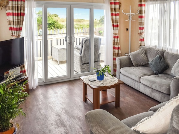 Living area - 2 bedroom accommodation in Whitstable (Whitstable)