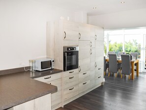 Dishwasher - 3 bedroom accommodation in Old Colwyn, near Colwyn Bay (Old Colwyn, near Colwyn Bay)