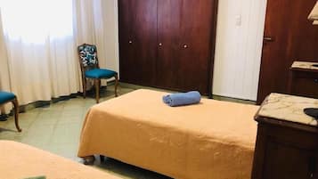 2 habitaciones, acceso a internet y ropa de cama