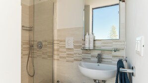 Apartment | Badezimmer | Dusche, Haartrockner, Bidet, Handtücher