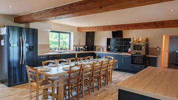 Frigorífic, microones, forn i placa de cuina