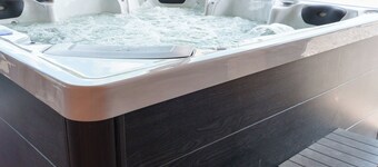 12 Couchages Piscine Jacuzzi Chauffés et Privés Billard vue Nature et Animaux