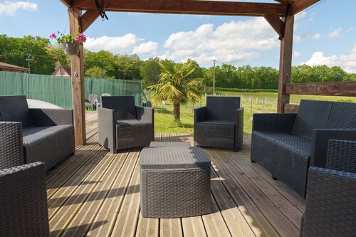 12 Couchages Piscine Jacuzzi Chauffés et Privés Billard vue Nature et Animaux