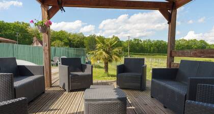 12 Couchages Piscine Jacuzzi Chauffés et Privés Billard vue Nature et Animaux