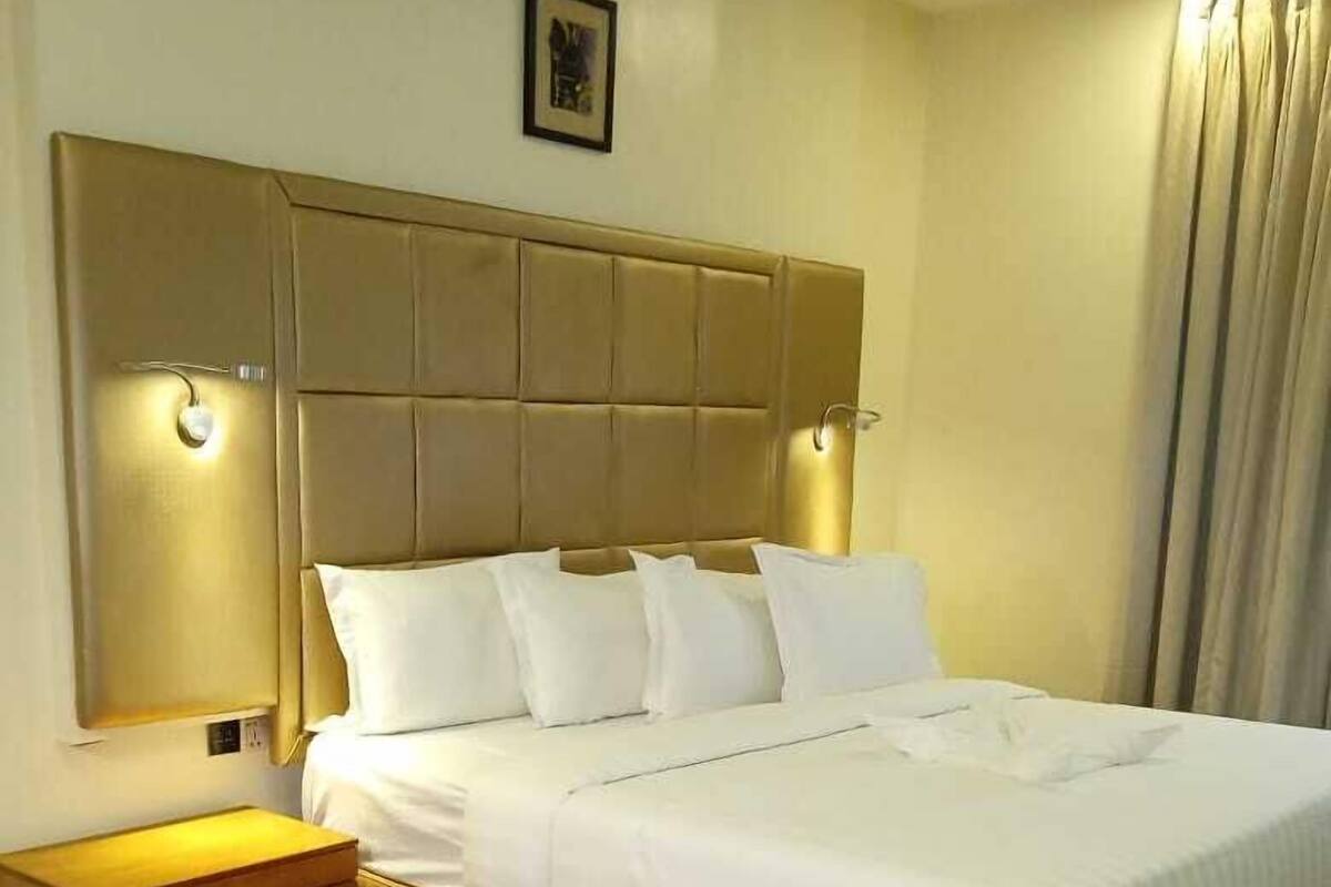 Deluxe Double Room | In-room safe, blackout drapes, WiFi (free), bed sheets