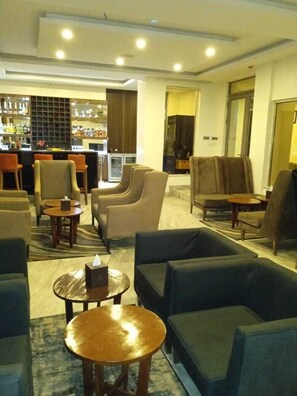Lobby lounge