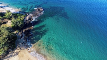 Beach nearby, sun loungers, beach towels
