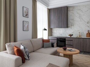 Smart TV, fireplace, books - Stylish premium apartment in the center of Warsaw, in an elegant tenement house (Warszawa)