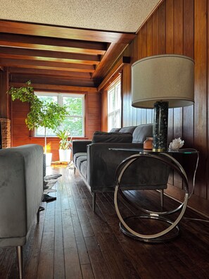 Smart TV - The 420 House (Kansas City)