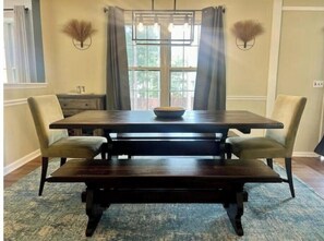Dining - East Cobb: Secluded modern chalet with pool (Marietta)