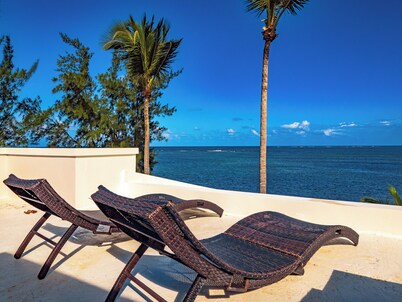 Oceanfront 8-bedroom Villa with Pool, Fully Fenced for Privacy, Incredible Views
