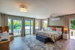 8 عدّة غرف نوم وخزنة داخل الغرفة وسرير سفر وواي فاي مجانًا