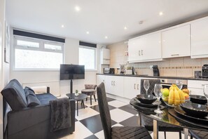 Interior - Perfect Location 2bed 2bath APT Central London (London)