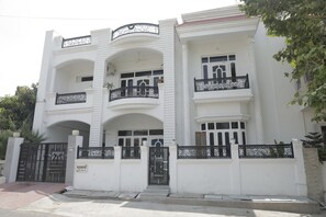 Exterior - Enhance your quality of stay with medhya Boutique Homestay! Super affordable. (Udaipur)