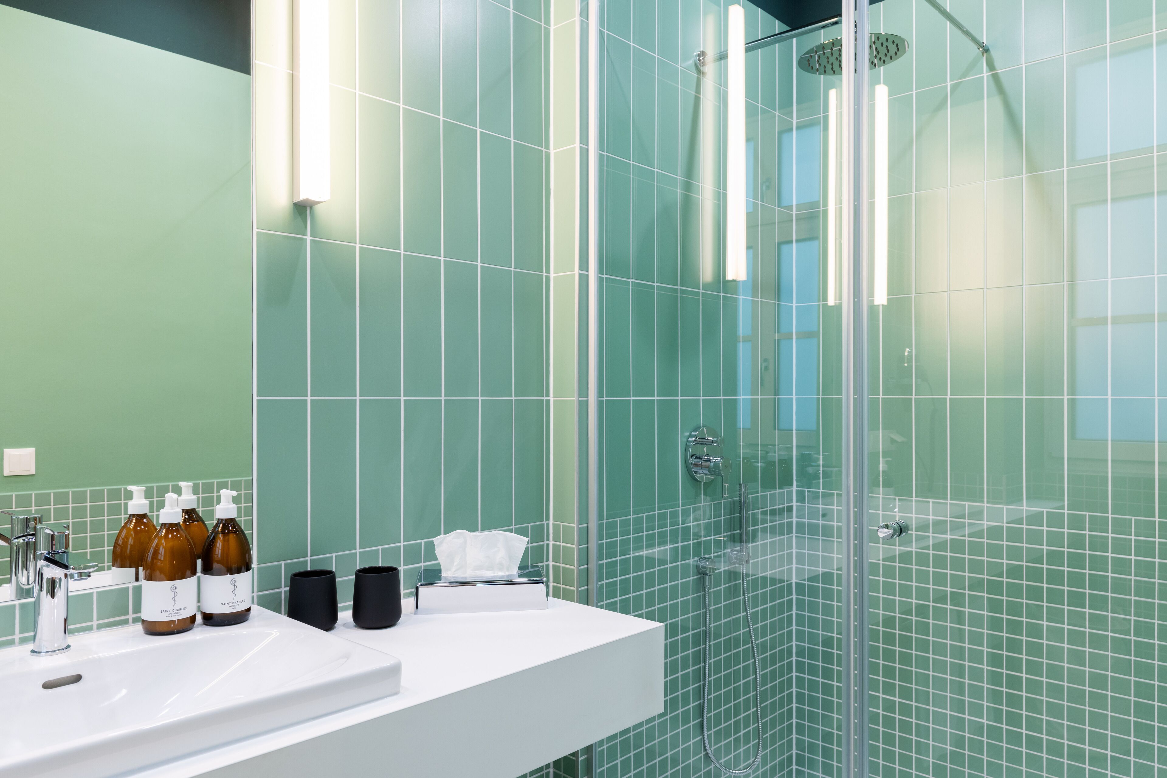 Monolocale comfort | Bagno | Doccia, set di cortesia gratuito, asciugacapelli, asciugamani
