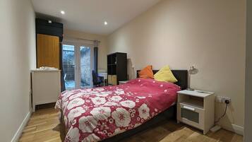 2 bedrooms, desk, iron/ironing board, free WiFi