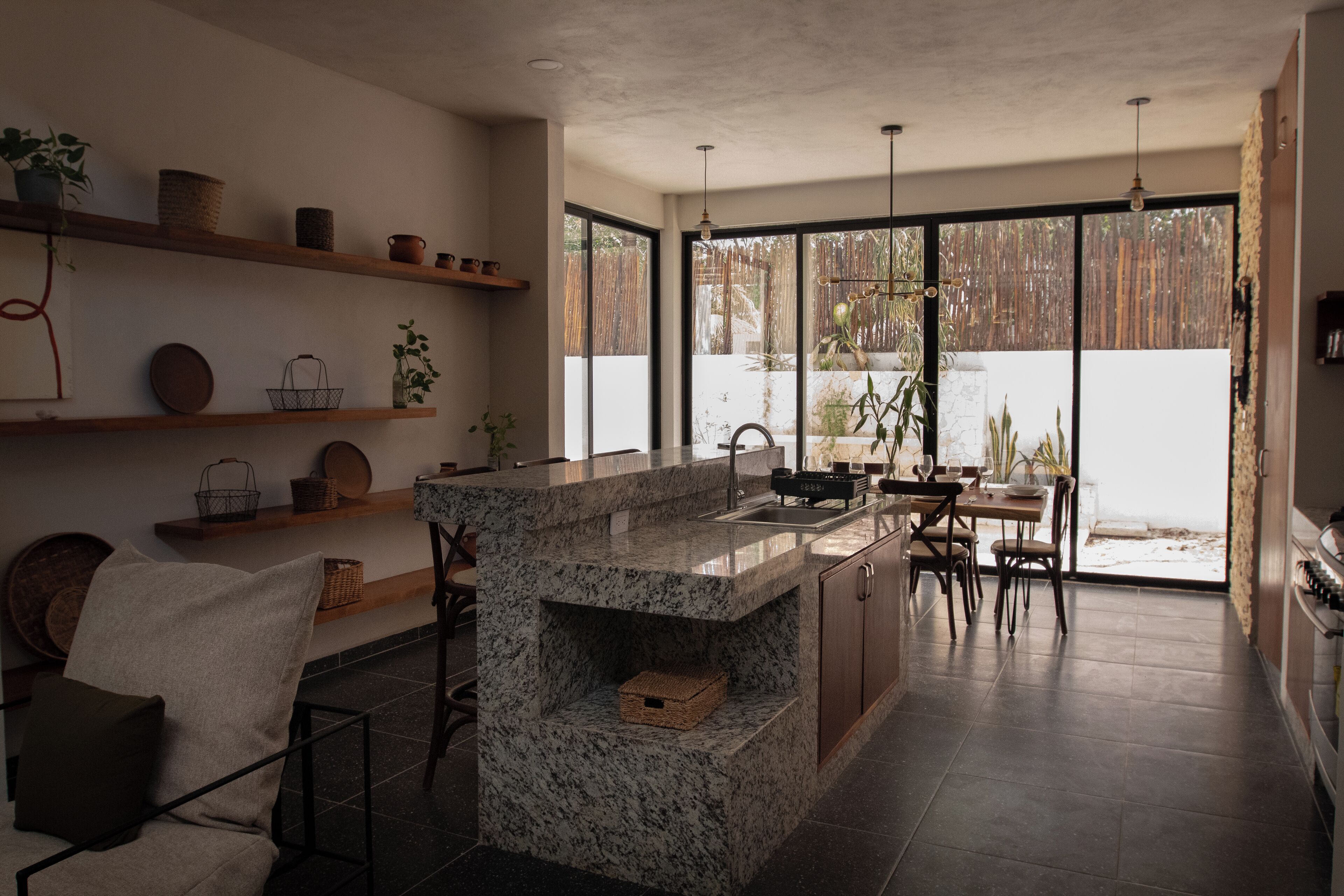 Full-sized fridge, microwave, oven, stovetop