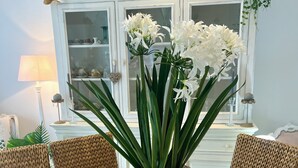 A dining table with a woven plant pot, a decorative wooden piece, and a small potted plant. - Villa Campagne Chic (Meulers)