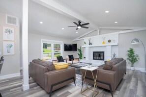 Smart-tv, bordfodbold, bøger