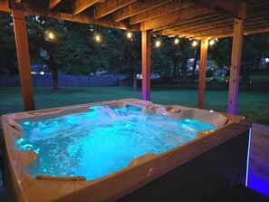 Bañera de hidromasaje al aire libre