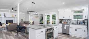 Modern House with King Suite! Relaxing Retreat! 